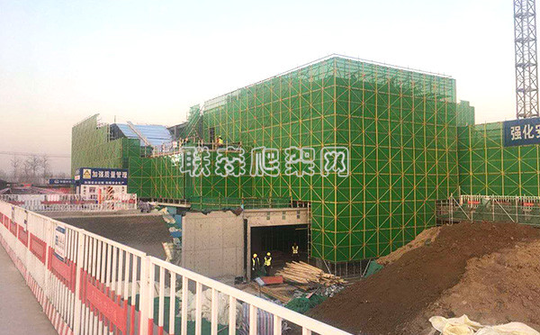 建筑爬架網案例